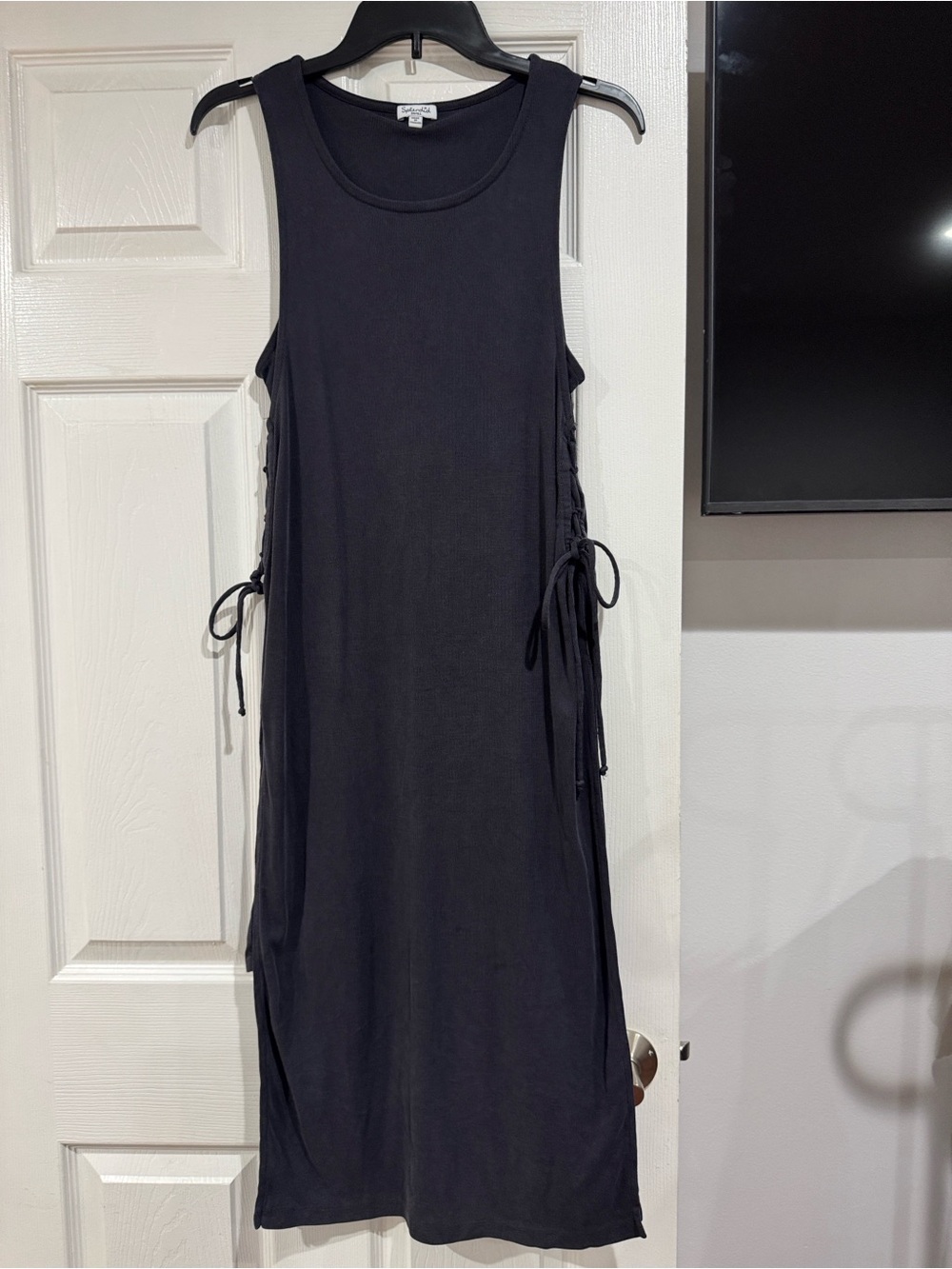 Splendid Black Sleeveless Midi Dress with Side Ties s/p